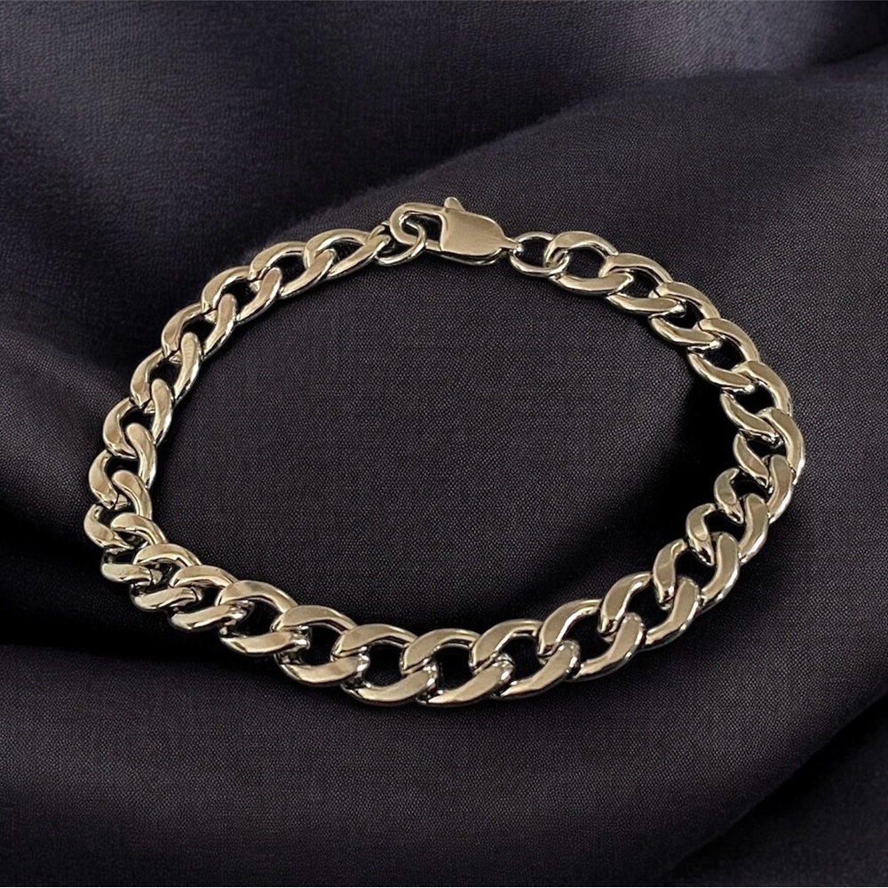 Silver Stainless Steel Cuban link 7.5 inches and 7mm width bracelet